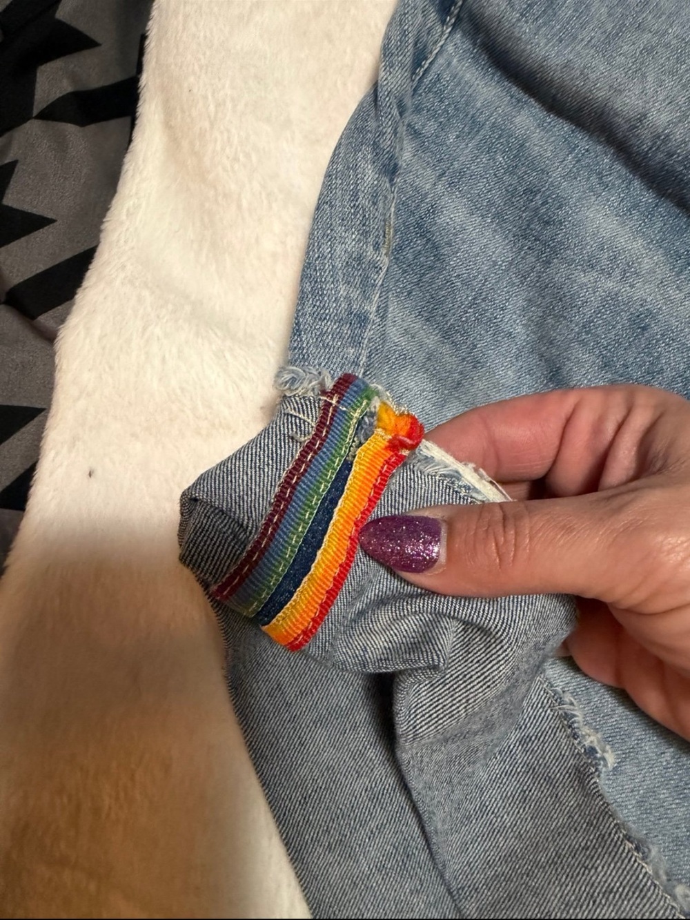 NWOT PRIDE OUTFIT torrid Black High-Waist Denim Shorts with Rainbow Trim - Picture 3 of 7